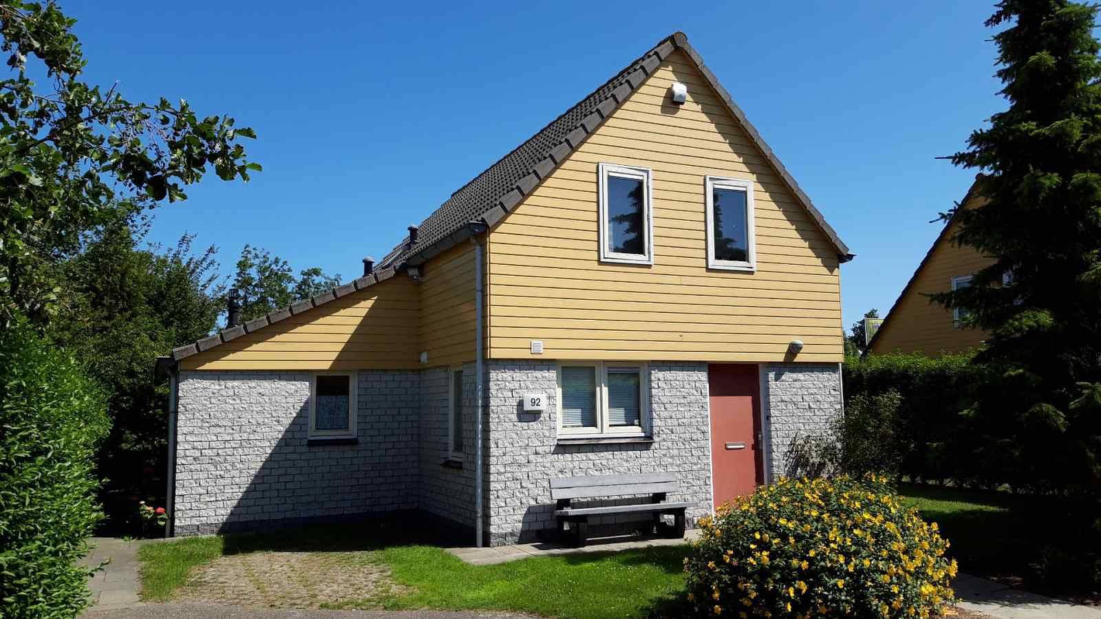 Gemütliches 6-Personen-Haus mit Sauna direkt am Deich in Niederländische Nordsee