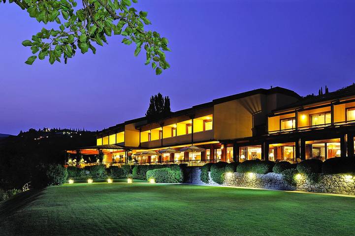Ferienwohnung für 6 Personen, mit Balkon/Terrasse und Terrasse sowie Whirlpool und Garten in Garda