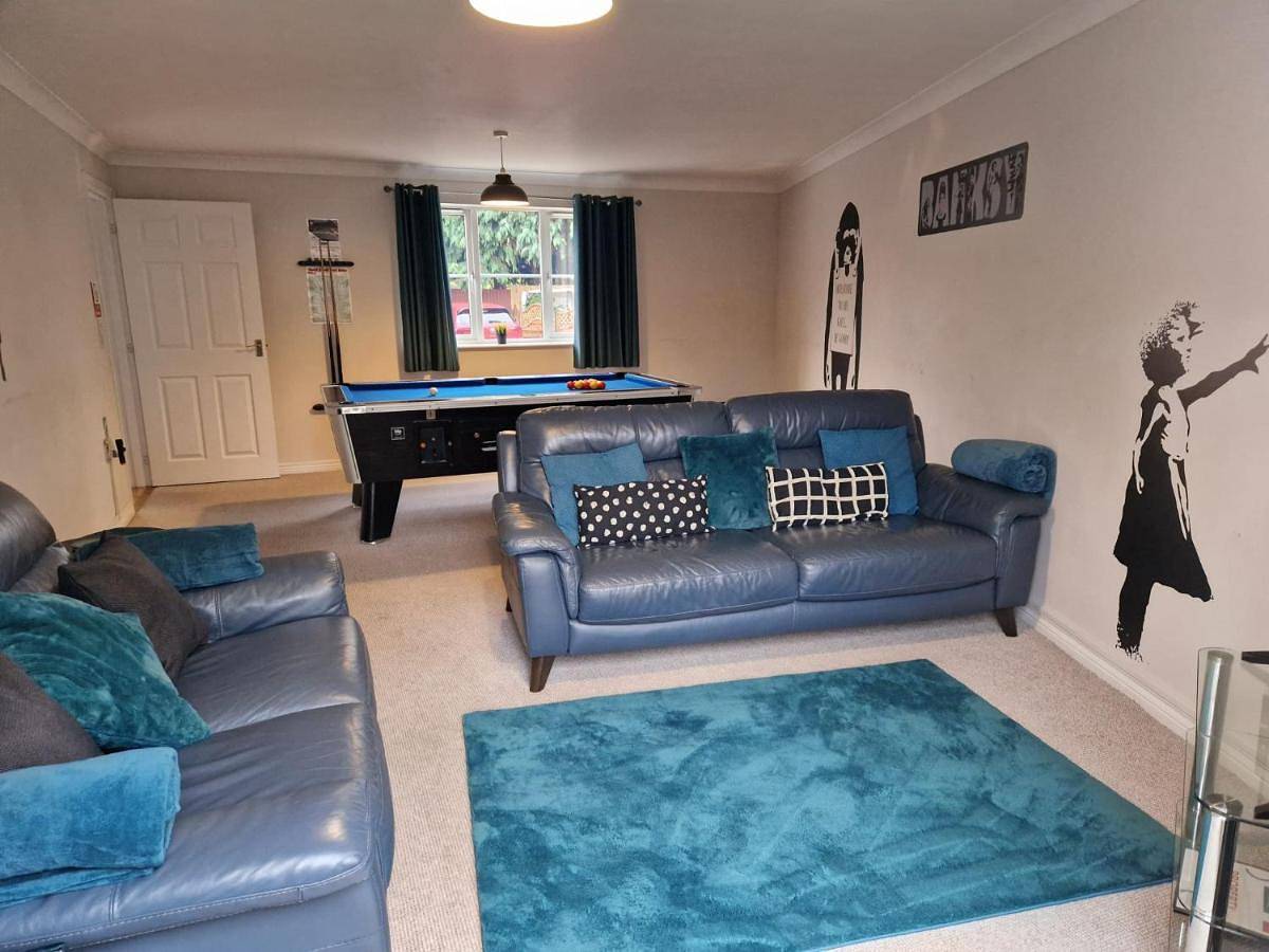 Four-Bedroom House in Hereford, Herefordshire