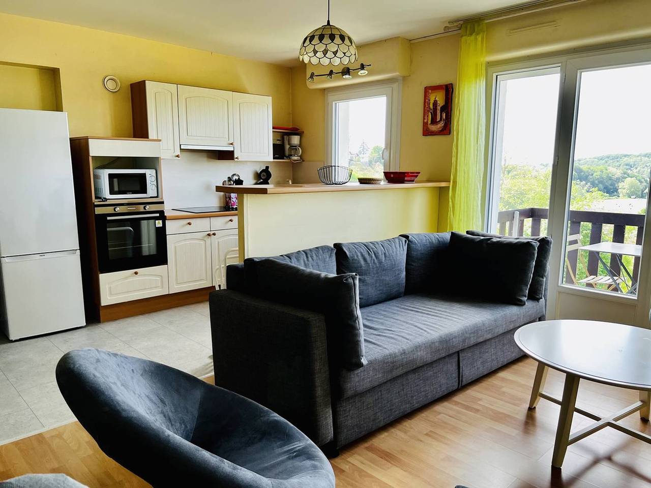 Entire apartment, Charming peaceful T2 with terrace, parking, and internet in Cambo-les-Bains in Cambo-les-Bains, Bayonne region