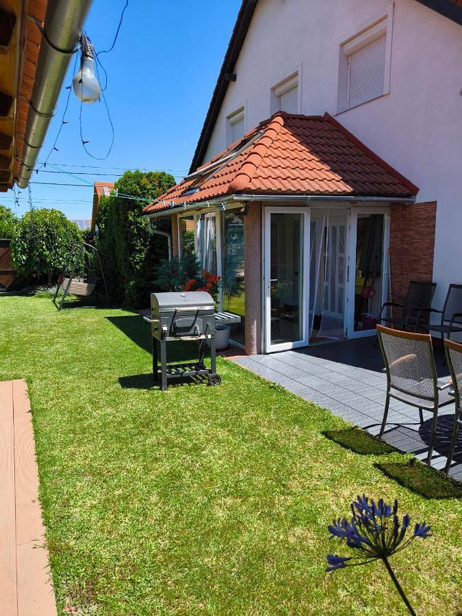 Ferienhaus für 6 Personen, mit Ausblick und Terrasse sowie Garten