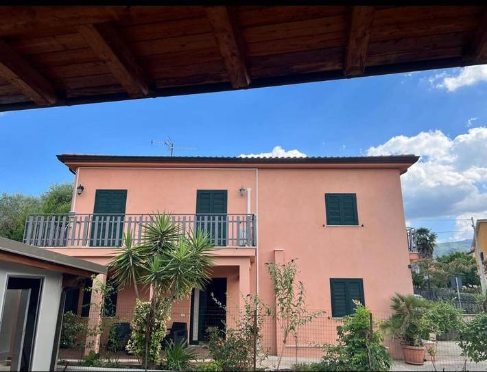 Gîte pour 3 personnes, avec jardin et terrasse, animaux acceptés à Gallinaro - 2