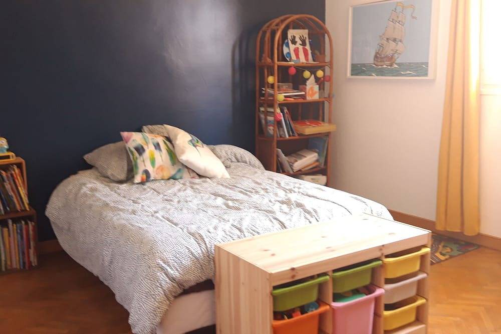 Villa provençale et appartement indépendant, clim jardin & piscine. in Blauzac, Région de Nîmes