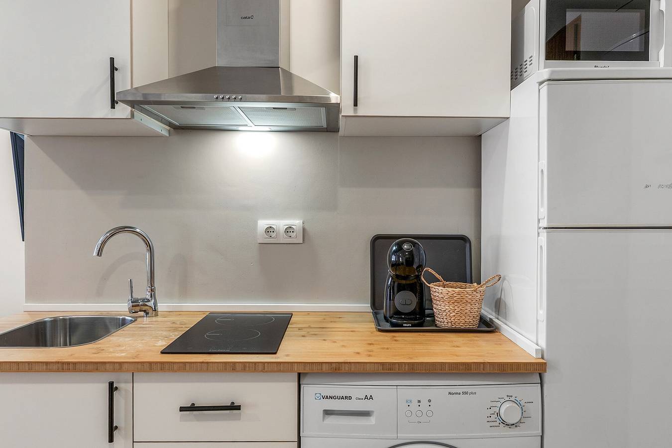 Monolocale intero, Casa Caramel nel cuore di Torremolinos, vicino alla spiaggia e ai servizi in Torremolinos Centre, Torremolinos