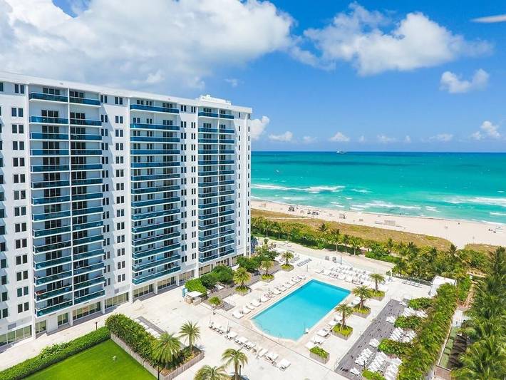 Loft for 5 people, with pool and hot tub as well as yard and balcony in Miami Beach