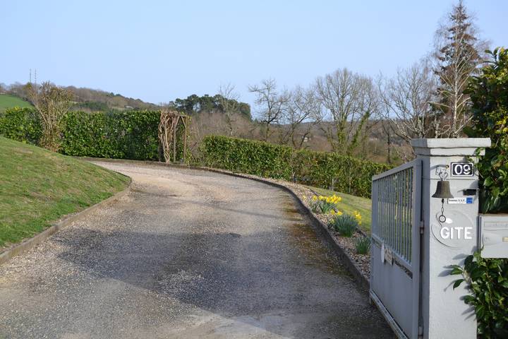 Gîte pour 4 personnes, avec terrasse et jardin