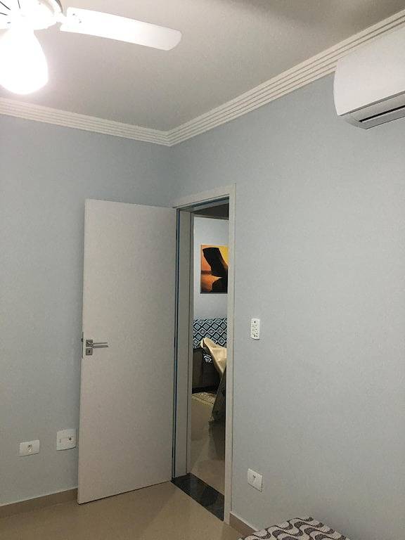 Ganze Wohnung, Gemütliche Wohnung in einem Gebäude am Meer mit Wlan in Mongaguá, Baixada Santista