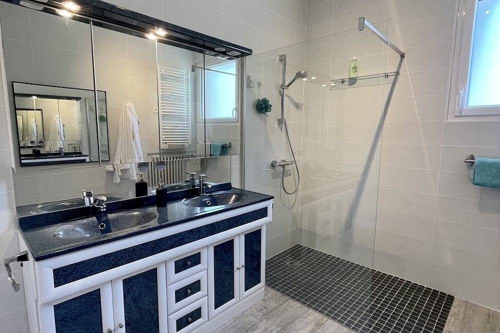 Villa nature avec couloir de nage de 25m entre forêts et Pyrénées in Espoey, Béarn