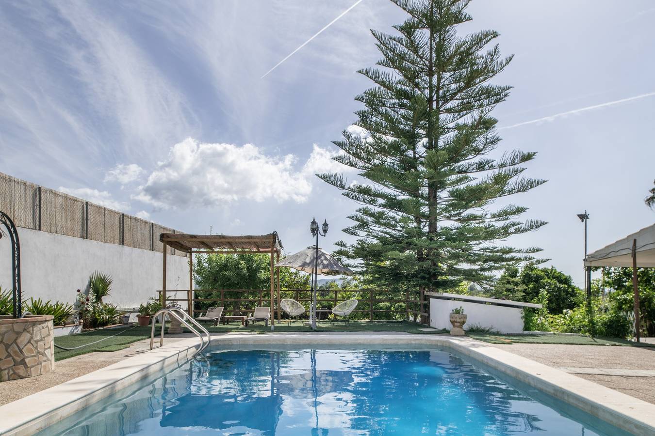 Chalet 'Villa Rosario' avec vue sur les montagnes, piscine et Wi-Fi. in El Bosque, Pueblos Blancos
