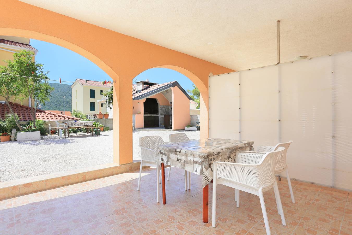 Ganze Wohnung, 1-Zimmer-Ferienwohnung mit Terrasse Grebastica, Sibenik A-11301-b in Grebastica, Šibenik-Knin