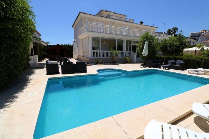 Casa rural para 15 personas, con jardín además de piscina y vistas, Familias con niños en Torremolinos - 4