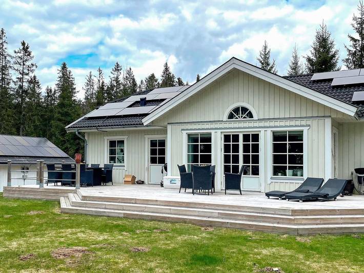 Familjevänligt hem med utsikt över naturen in Hössna distrikt, Västergötland