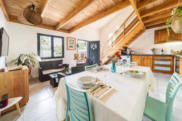 Gîte pour 8 personnes, avec piscine ainsi que terrasse et vue dans Trois Mares