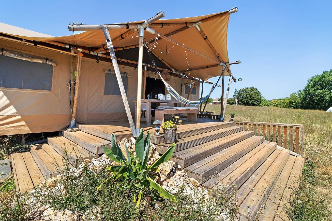 Vakantiehuis 'Ashanti Luxury Safari Tent' met balkon en wifi in Lavalade, Périgord Pourpre