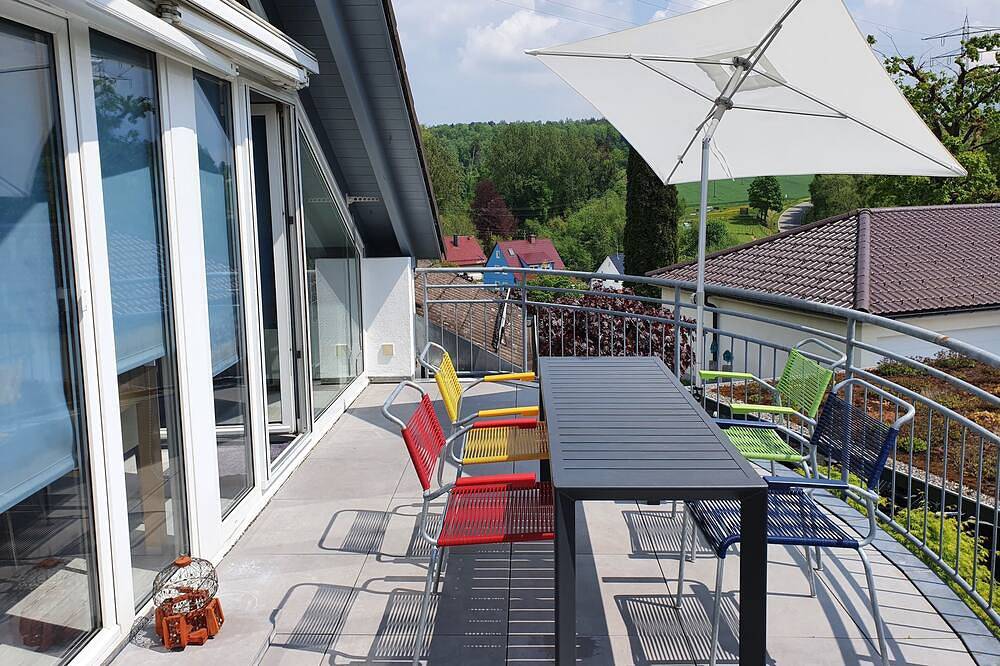 Ganze Wohnung, Idyllische moderne Ferienwohnung mit zwei Balkonen und Klimaanlage in Bermatingen, Region Bodensee-Oberschwaben