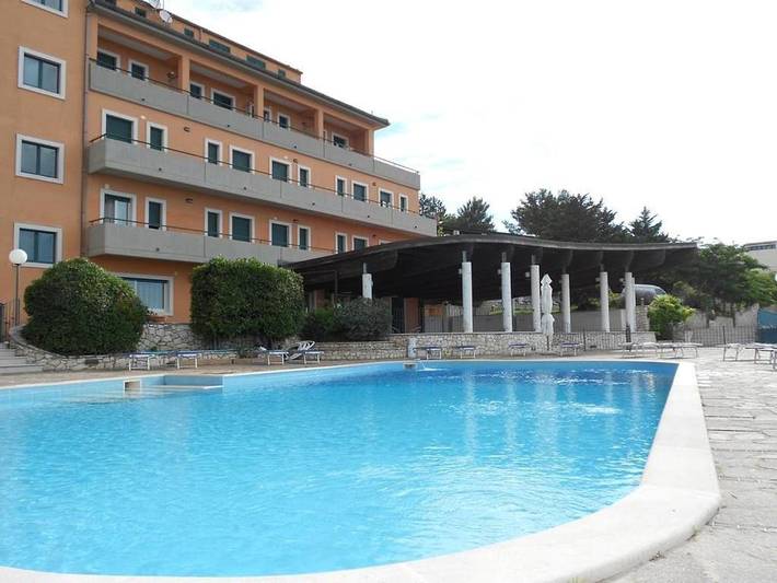 Appartamento per 2 persone, con giardino e piscina nonché piscina per bambini in Monte Sant'Angelo
