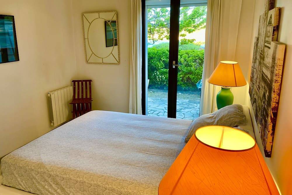 House in Carry le rouet on the seafront (30 metres) with enclosed garden in Carry-le-Rouet, Istres region