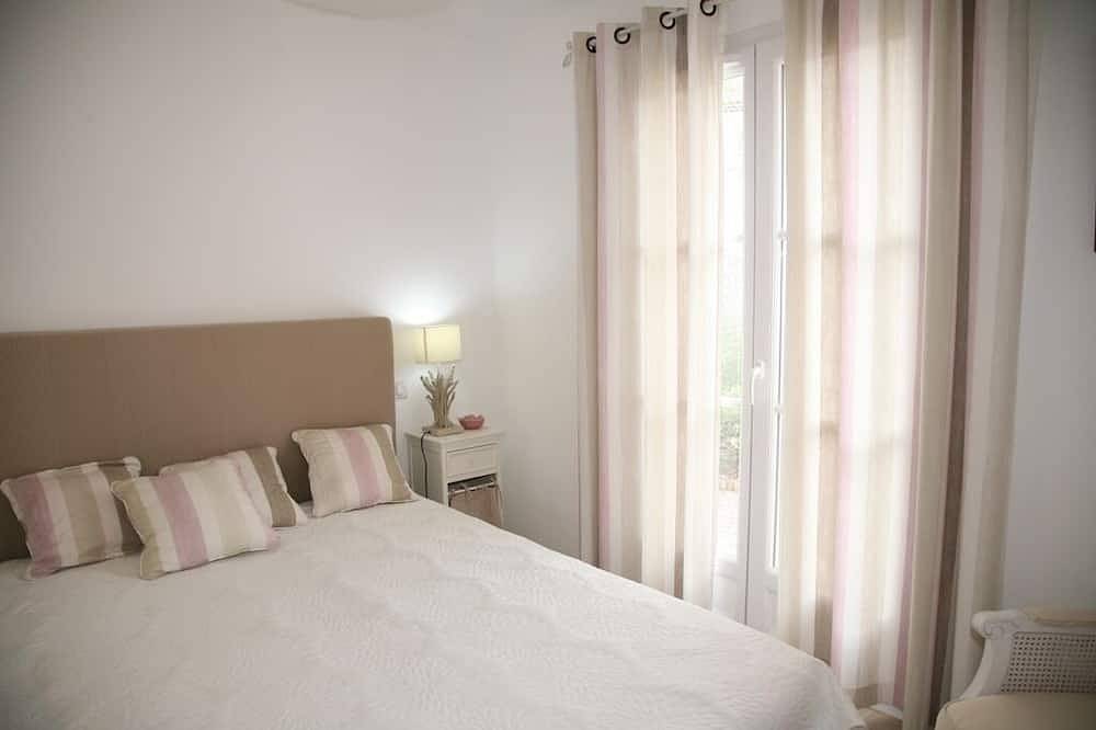 Pont Royal Golf Course Magnificent Air-Conditioned 4-Bedroom Villa Heated Pool Parking in Mallemort, Arles region