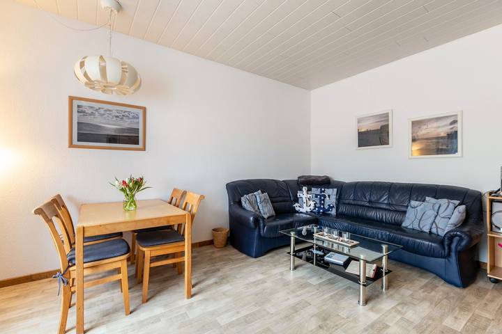 Ganze Wohnung, Ferienwohnung 'Groth's Ferienwohnung' mit gemeinsamer Terrasse, gemeinsamem Garten und Wi-Fi in Lunden, Halbinsel Eiderstedt