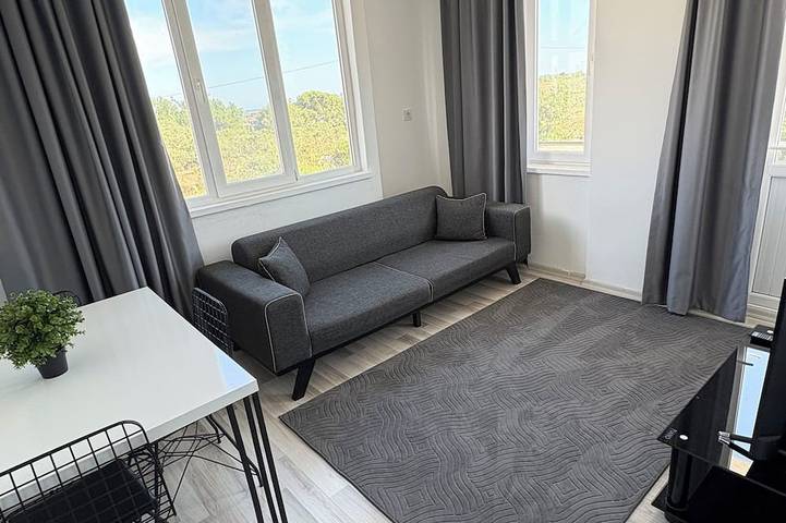 Ganze Wohnung, Well-located, spacious 1+1 apartment close to the sea in Antalya, Provinz Antalya