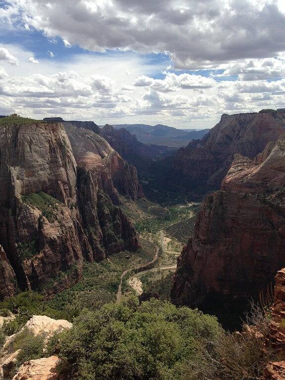 Lake house for 12 people, with pool and hot tub as well as yard in Utah