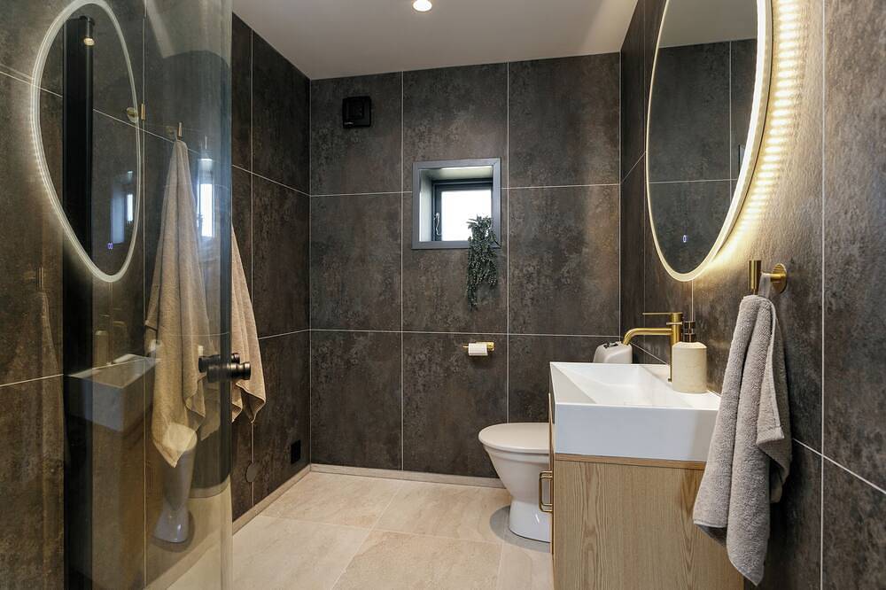 Ganze Wohnung, Ålesund center modern apartment with terrace and stunning ocean & Mountain view! in Ålesund