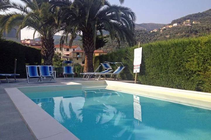 Ferienhaus für 7 Personen, mit Garten und Pool sowie Terrasse, mit Haustier