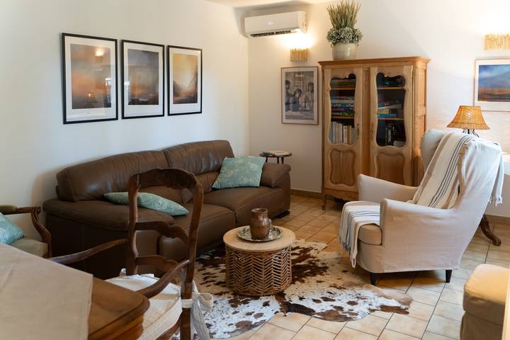 Holiday Home “Chez Odette et Marcel” with Mont Ventoux View, Wi-Fi & Air Conditioning in Lagarde-Paréol, Vaucluse