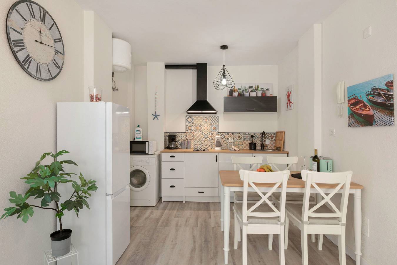 Entire apartment, Vacation 'San Telmo' with Private Terrace and Wi-Fi in Playa de las Américas, Arona