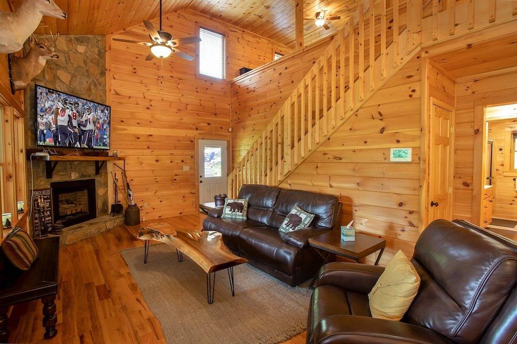 Spacious Log Home with Ev Charger in Blue Ridge Parkway, Valle Crucis