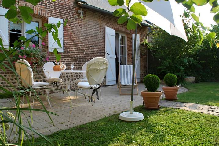 Gîte pour 4 personnes, avec terrasse et jardin à Clères