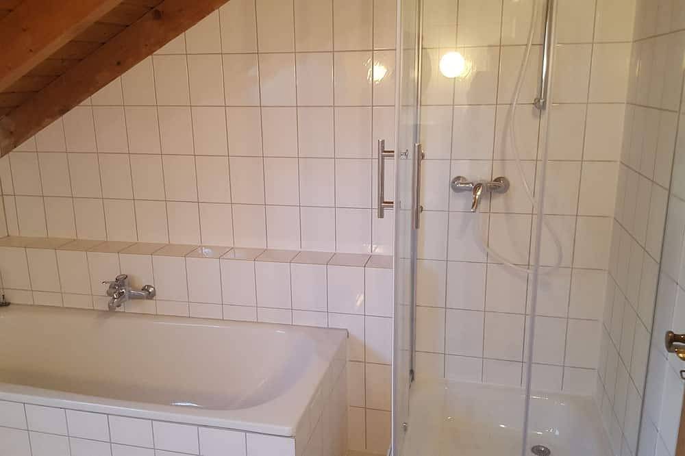 Ganze Wohnung, Exklusive Ferienwohnung mit traumhafter Bergsicht in Achberg, Region Bodensee-Oberschwaben