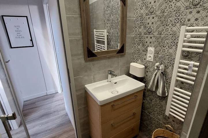 Ganze Wohnung, Self-contained gîte for 2 people, with kitchen, close to the greenways. in Plan-d'Orgon, Arles und Umgebung