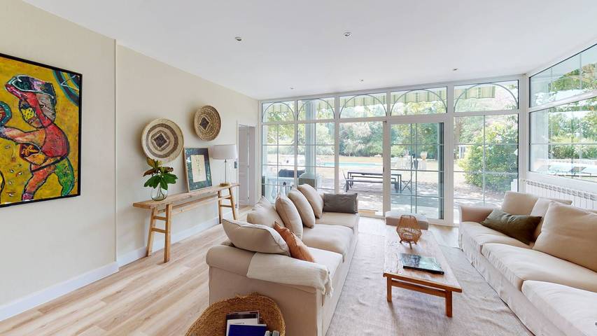 Apartamento vacacional entero, Prestigiosa casa con piscina a pocos minutos del océano in Saint-Julien-en-Born, Côte d’Argent