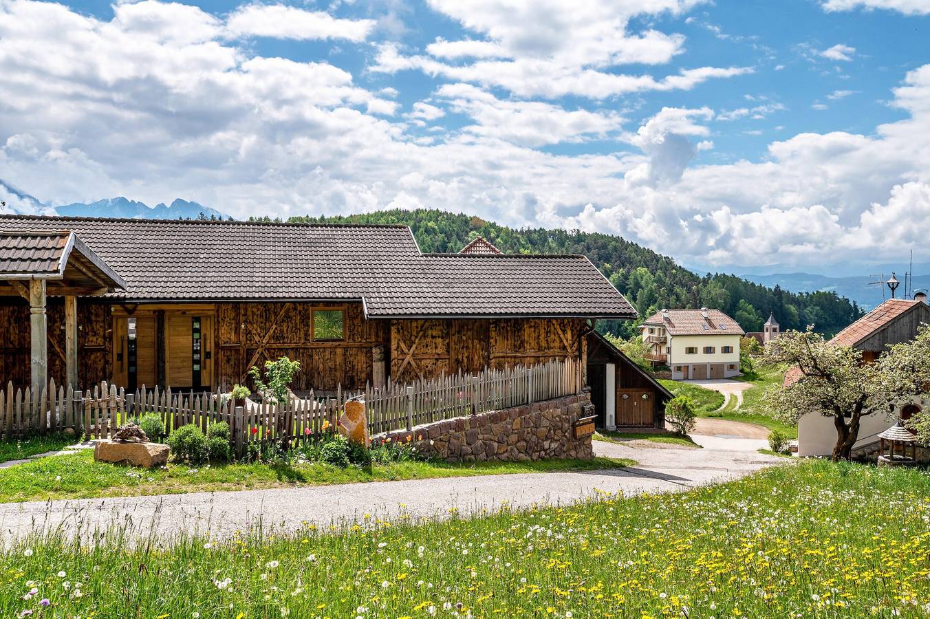 Ganze Wohnung, Ferienwohnung "Aschnerhof Holzhitt" mit Bergblick, Privatem Balkon & Wlan in Ritten, Sarntaler Alpen