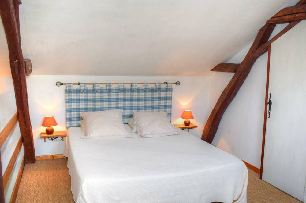 Charmant gîte paysan Xixe avec terrasse et jardin bordé par un ruisseau, à 1,5 km d'Azay-le-Rideau in Cheillé, Vallée de la Loire