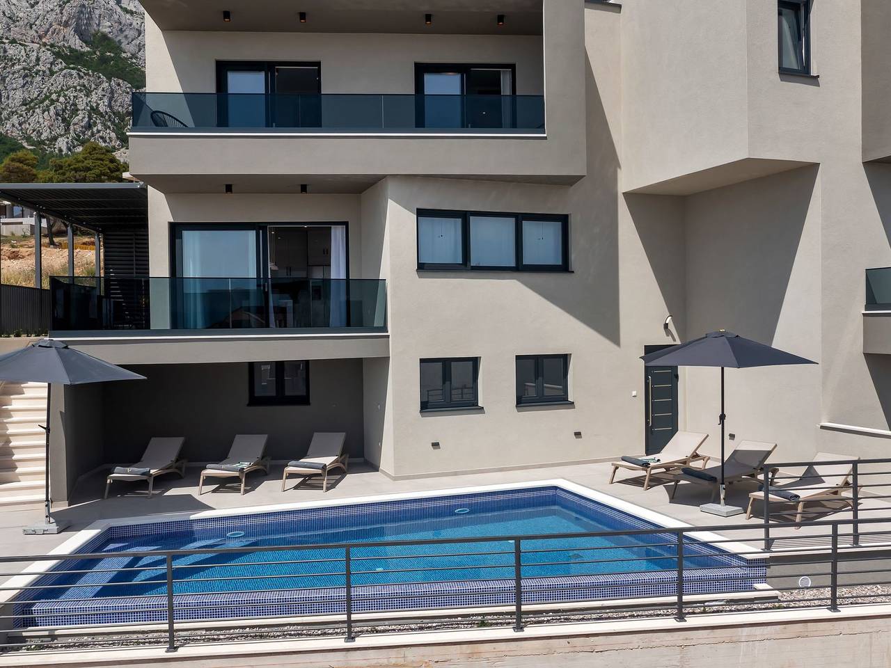 Villa Vip in Makarska mit beheiztem Pool und 4 Schafzimmern in Veliko Brdo, Makarska