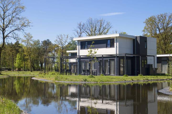 Chalet voor 10 personen, with Balkon/Terras and Terras as well as Tuin and Sauna in Overijssel