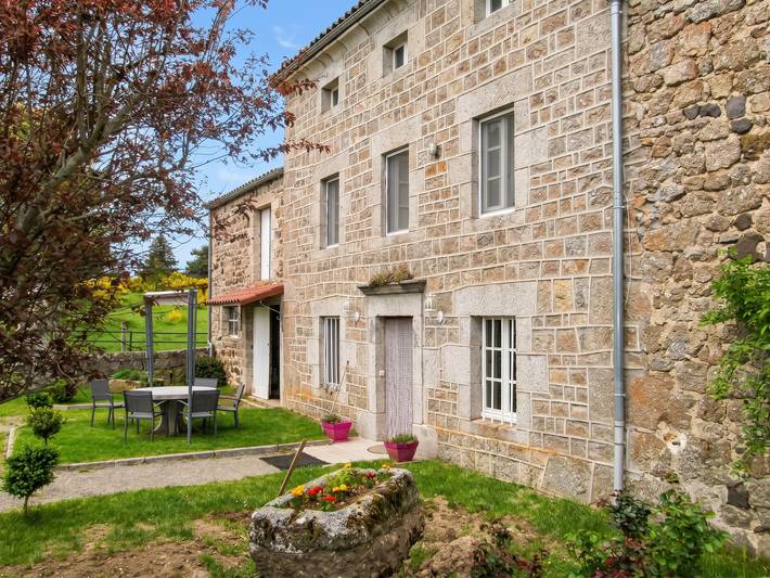 Maison charmante à Cubelles avec vue sur la montagne in Cubelles, Haute-Loire