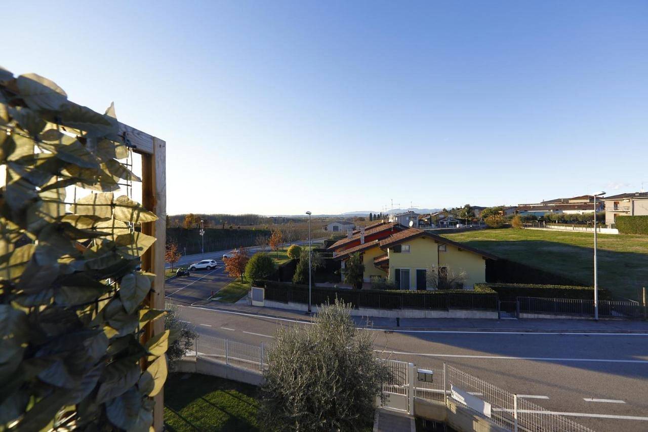 Nuovo Laghetto Del Frassino in Peschiera del Garda, Gardasee-Berge
