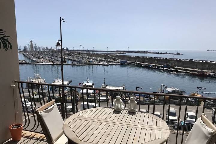 Gîte pour 2 personnes, avec terrasse dans Port de Sète