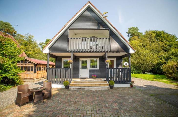 Holiday rental for 5 people, with garden and hot tub in County Cavan