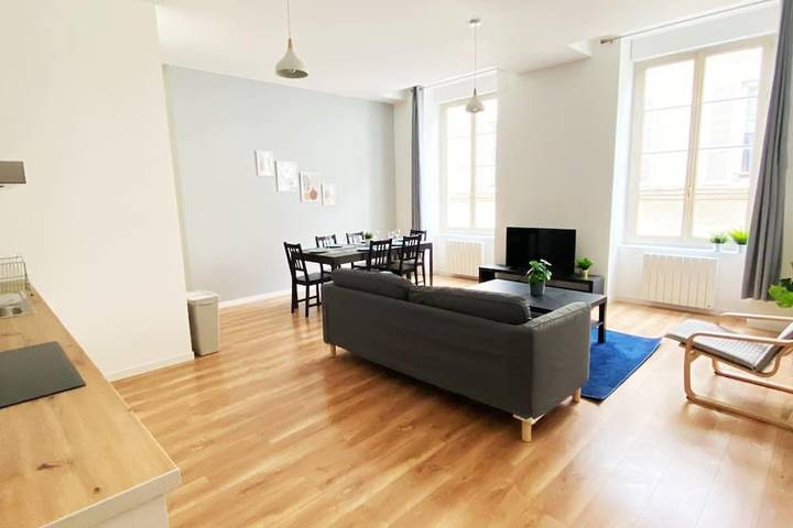 Location de vacances pour 8 personnes, avec jardin à Orléans