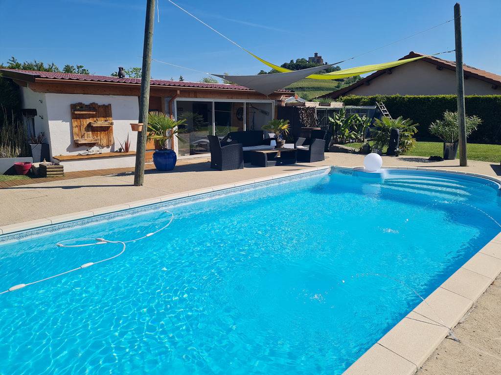 Le13depic, piscine chauffée, bain nordique, massage, adult only in Saint-Romain-le-Puy, Montbrison