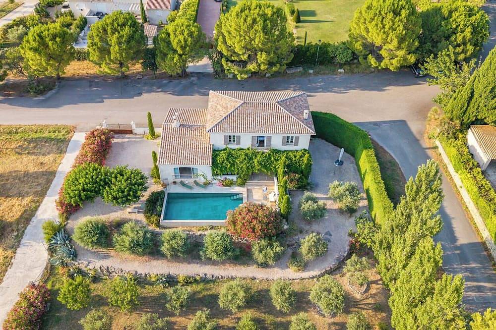 Villa Sun 7, new at Crillon-le-Brave in Crillon-le-Brave, Parc naturel régional du Mont-Ventoux