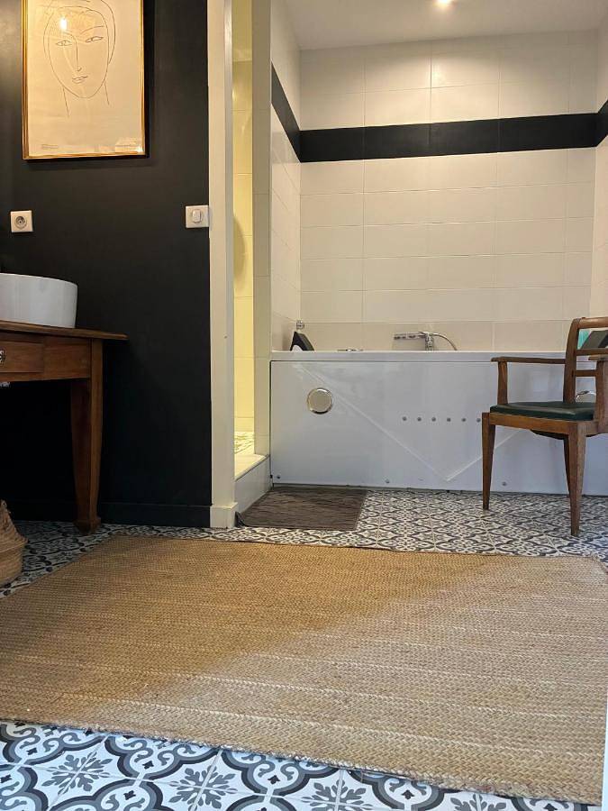 Deluxe Suite with Spa Bath in Chabeuil, Région de Valence
