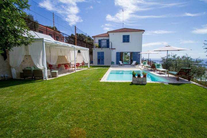 Chambre d’hôte pour 2 personnes, avec Terrasse et Jardin ainsi que Piscine et Vue