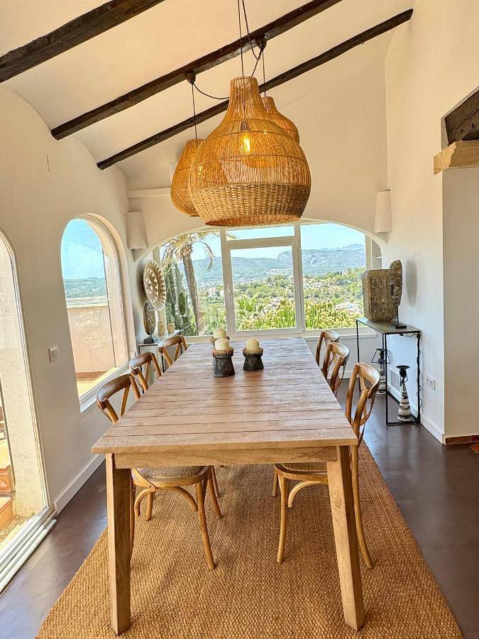 Ferienwohnung für 6 Personen, mit Balkon und Terrasse sowie Garten und Ausblick in Nova Xabia