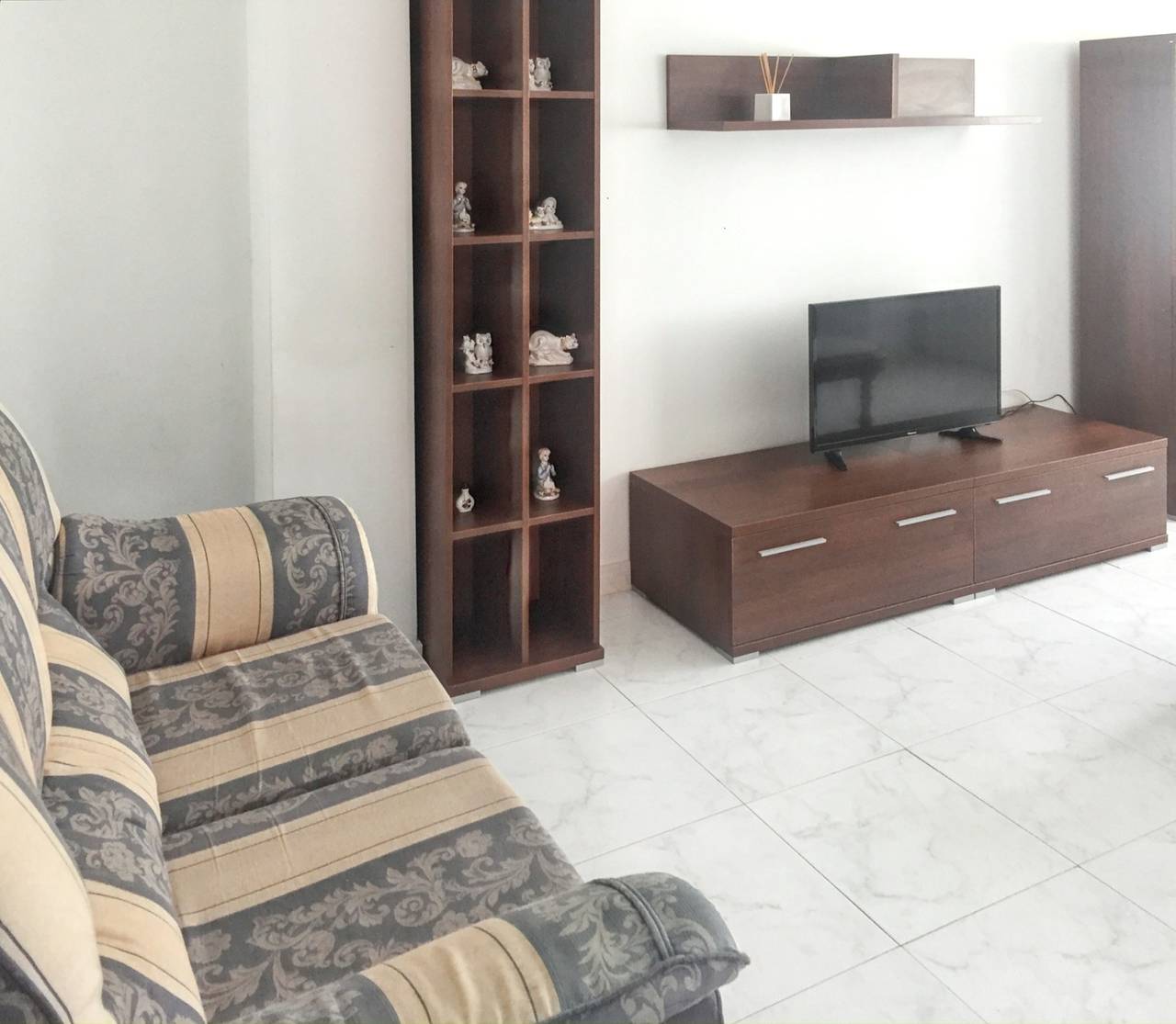 Entire apartment, Spacious Apartment in Laxe with Balcony in Laxe, Costa da Morte
