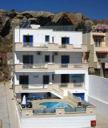 Cottage pour 2 personnes, avec vue et balcon ainsi que piscine et jardin dans Palaiochora